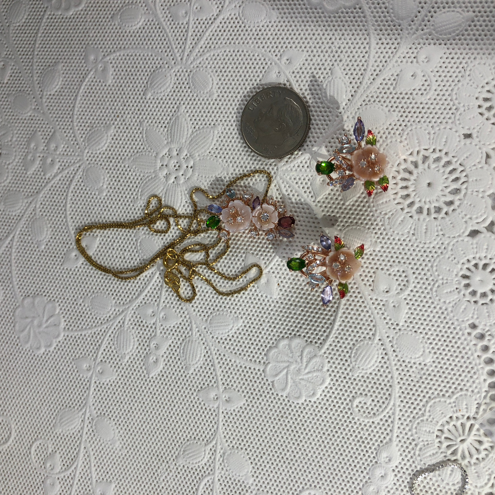 Beautiful Spring Flower Earrings & Pendant - Picture 7 of 7